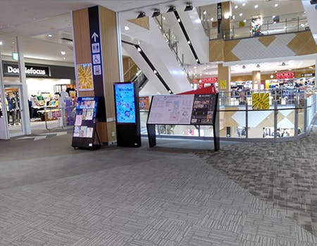 【イオンモール出雲】各種プロモーションや食物販のポップアップストアに最適なもめんコート吹き抜け横のレンタルスペース