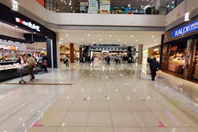 【イオンモール四條畷】④-1 カルディ前