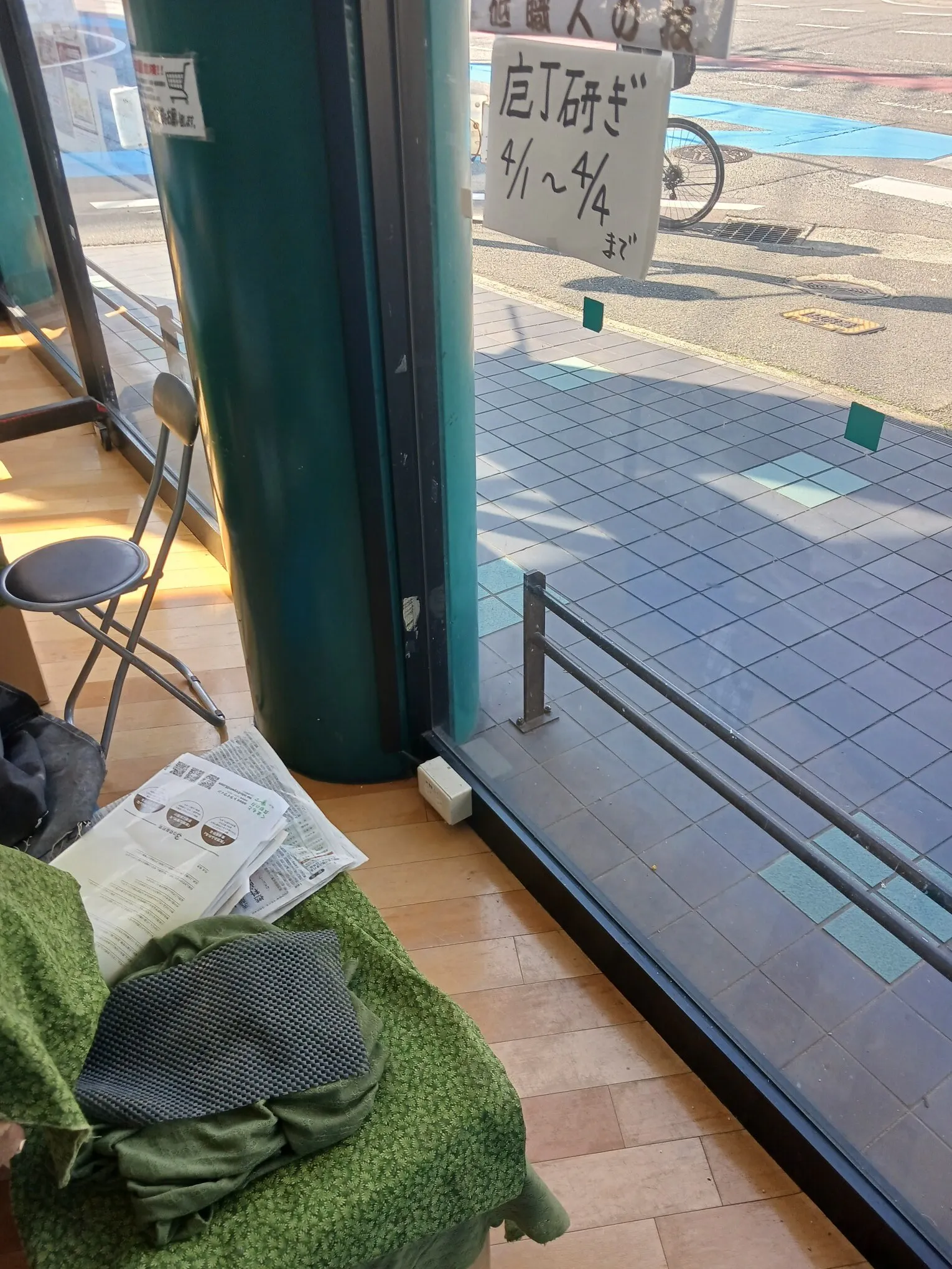 【レガネット城西】エスカレーター前 販促プロモーションや物販に最適なスーパー店内催事イベントスペース