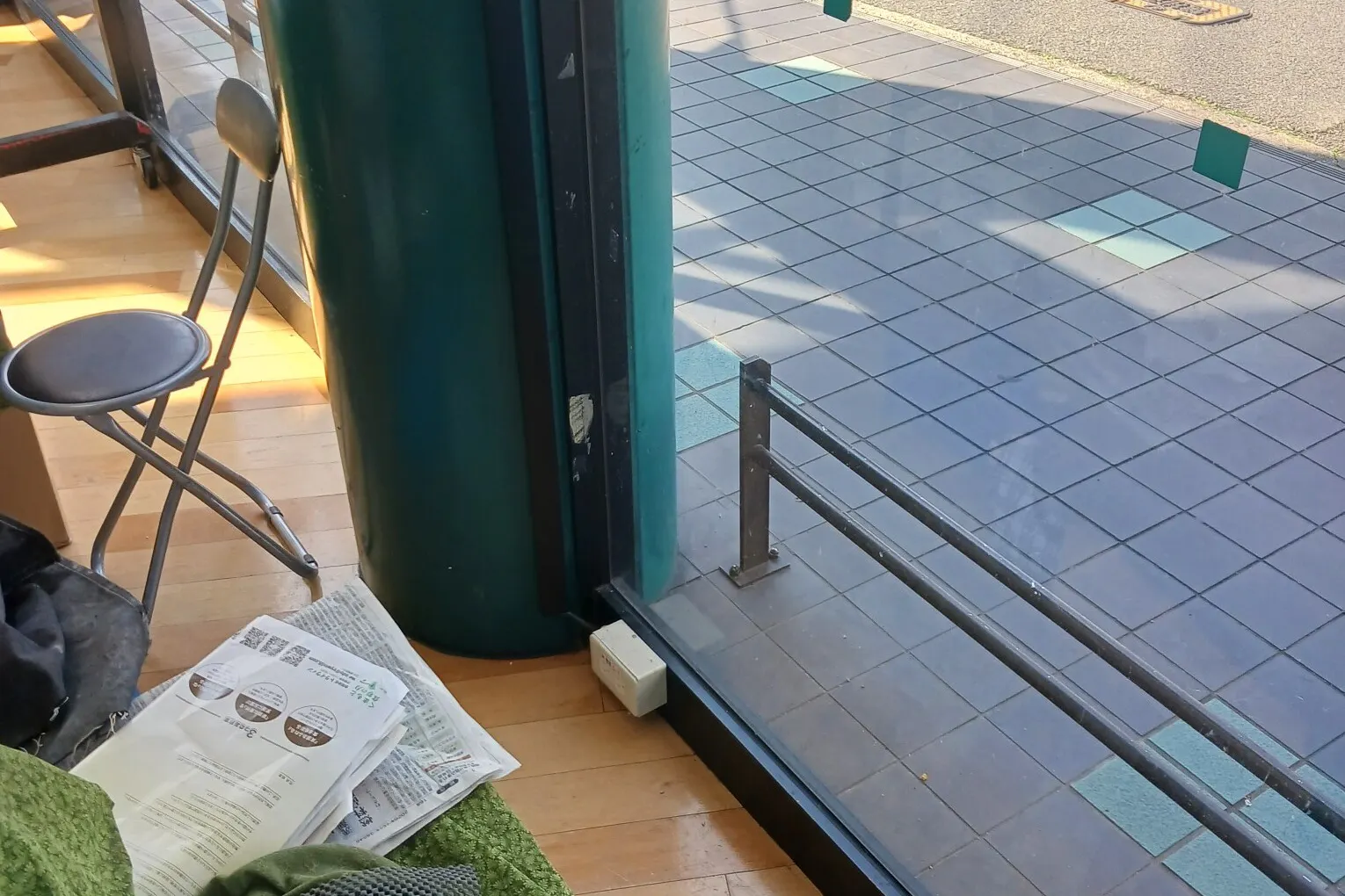 【レガネット城西】エスカレーター前 販促プロモーションや物販に最適なスーパー店内催事イベントスペース
