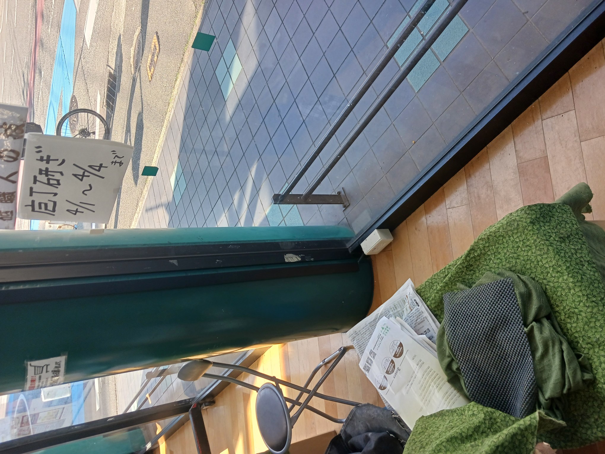 【レガネット城西】エスカレーター前 販促プロモーションや物販に最適なスーパー店内催事イベントスペース