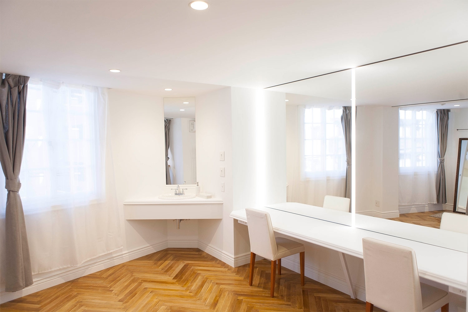 【千歳船橋駅10分】アパレルブランドの展示会や撮影に適したクラシカルなスペース(サロン)