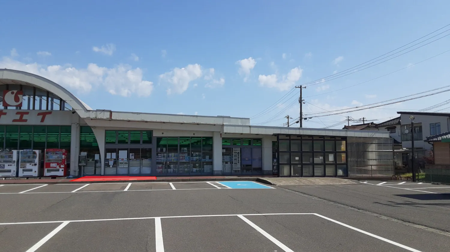 【ウオエイ小中川店】プロモーションや食物販に最適な視認性の高い屋外のスペース