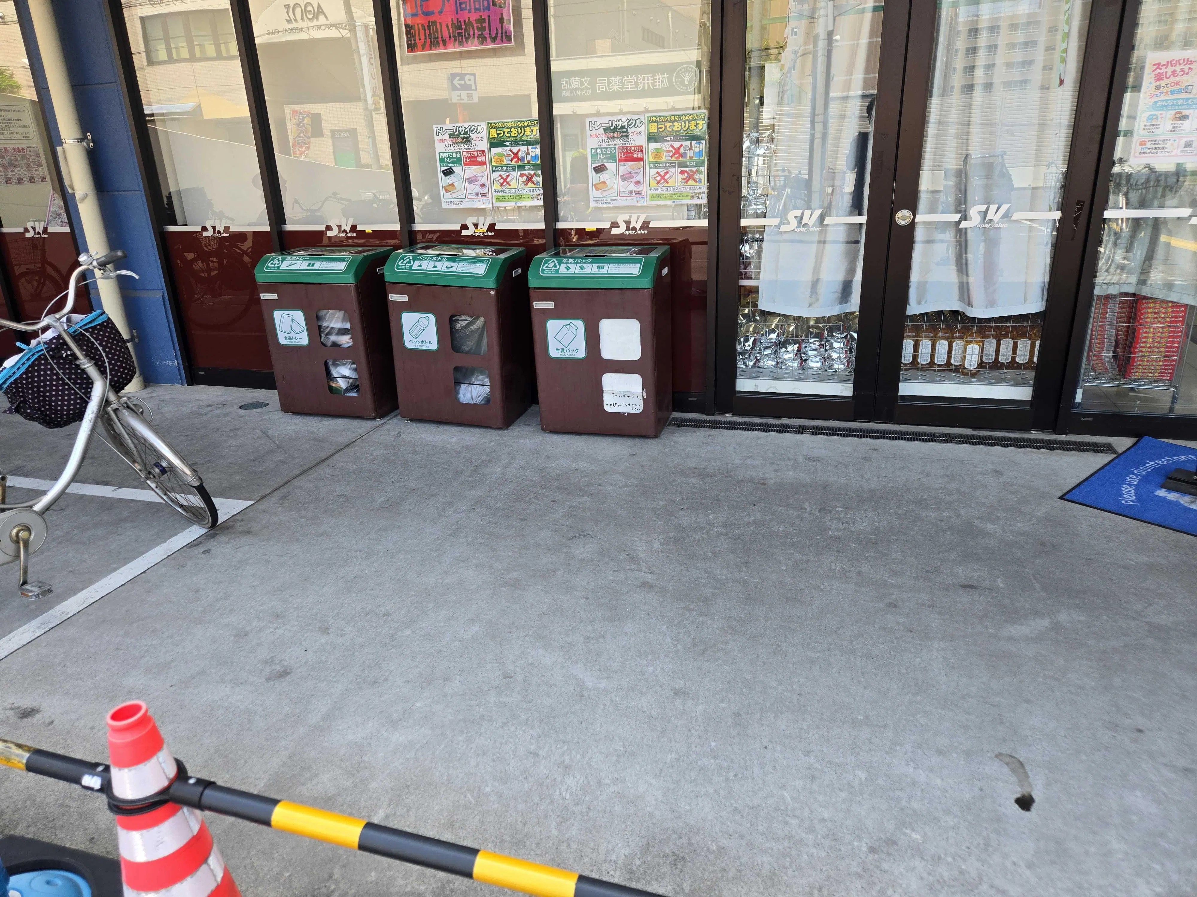 【スーパーバリュー 南浦和店】軒下 各種プロモーション、会員獲得イベントに最適なスーパーマーケットの屋外催事イベントスペースの画像