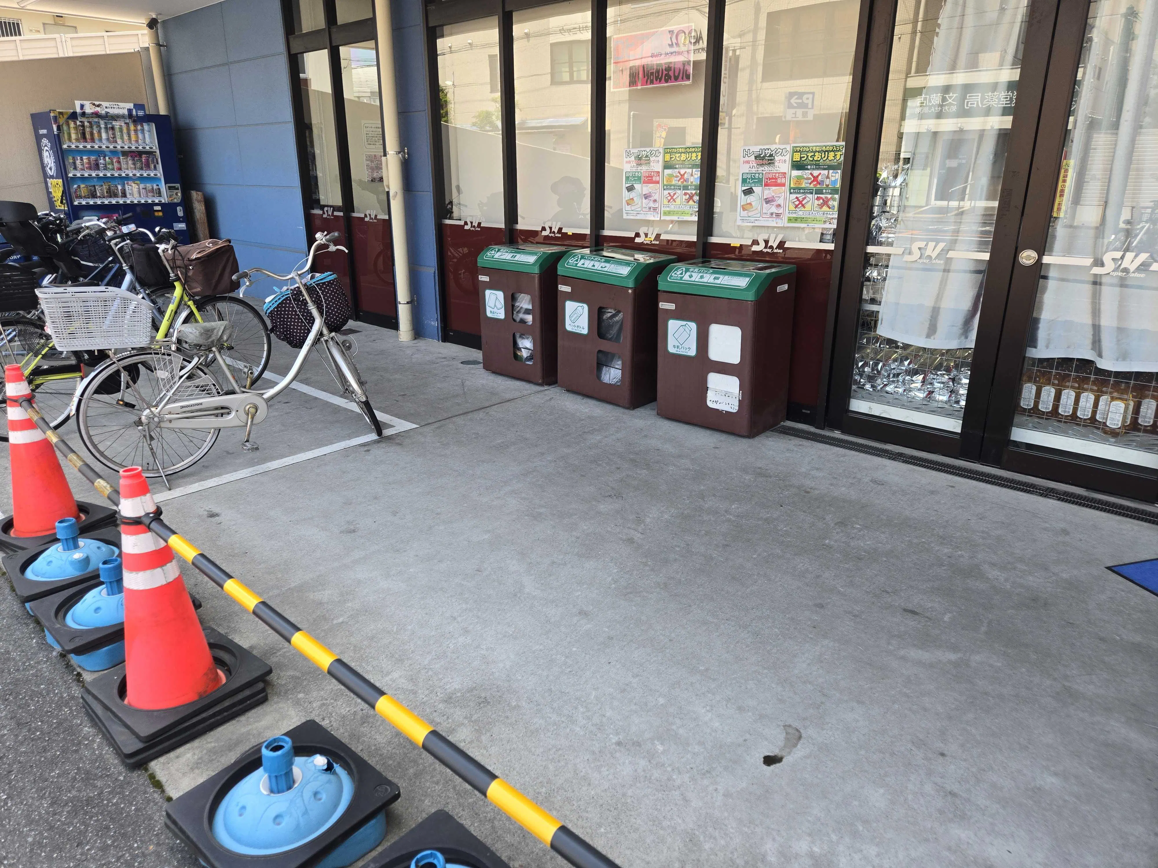 【スーパーバリュー 南浦和店】軒下 各種プロモーション、会員獲得イベントに最適なスーパーマーケットの屋外催事イベントスペース