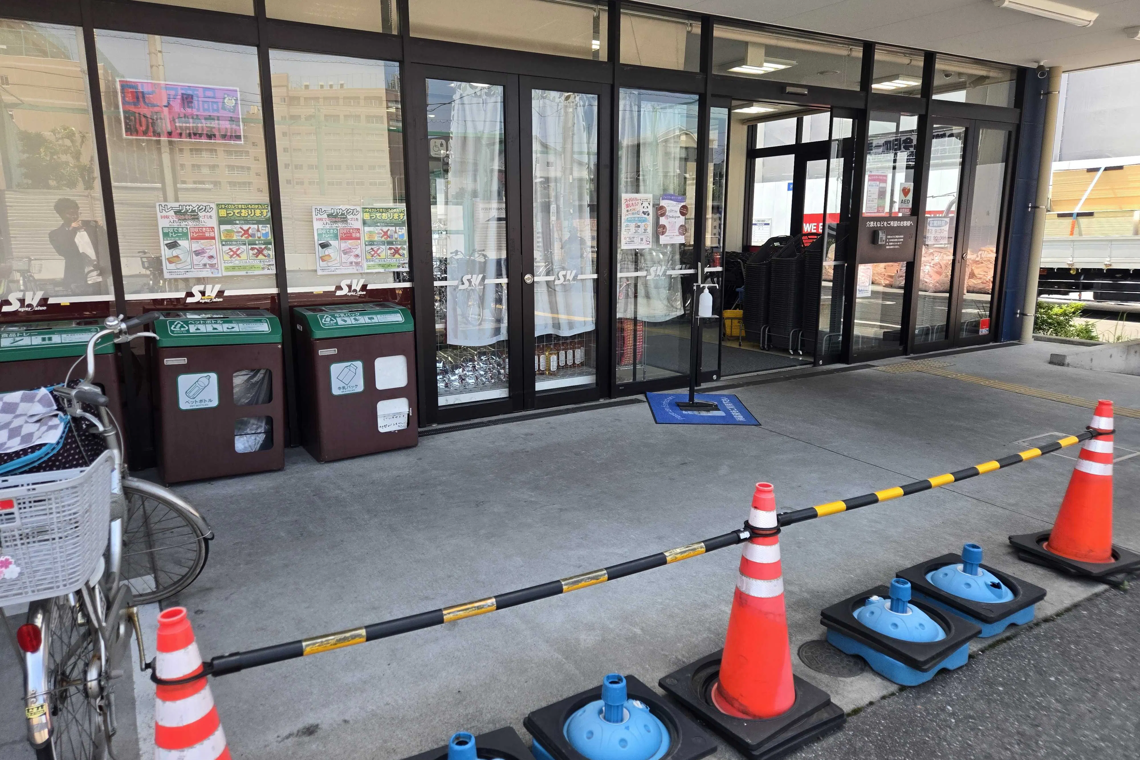 【スーパーバリュー 南浦和店】軒下 各種プロモーション、会員獲得イベントに最適なスーパーマーケットの屋外催事イベントスペース