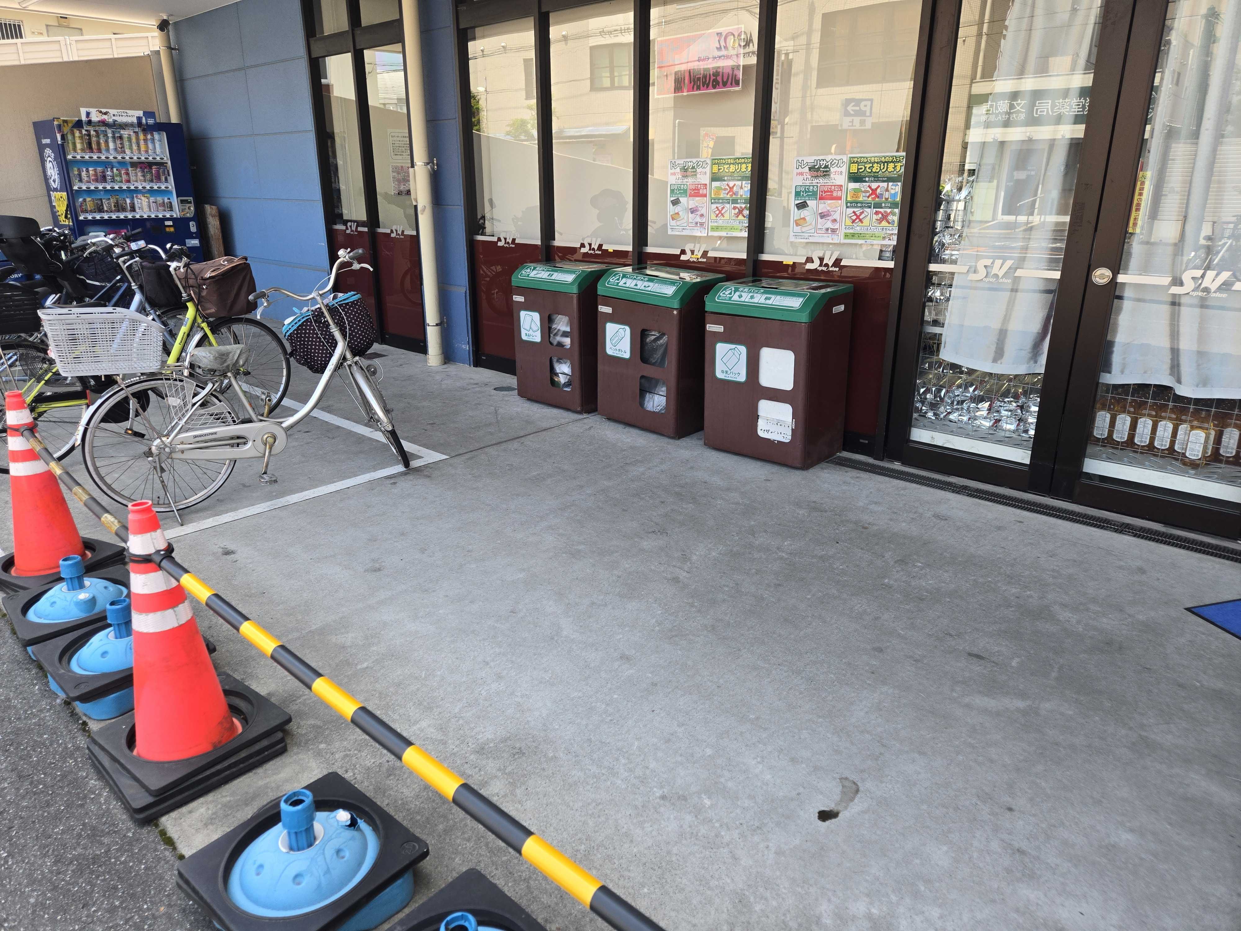 【スーパーバリュー 南浦和店】軒下 各種プロモーション、会員獲得イベントに最適なスーパーマーケットの屋外催事イベントスペース