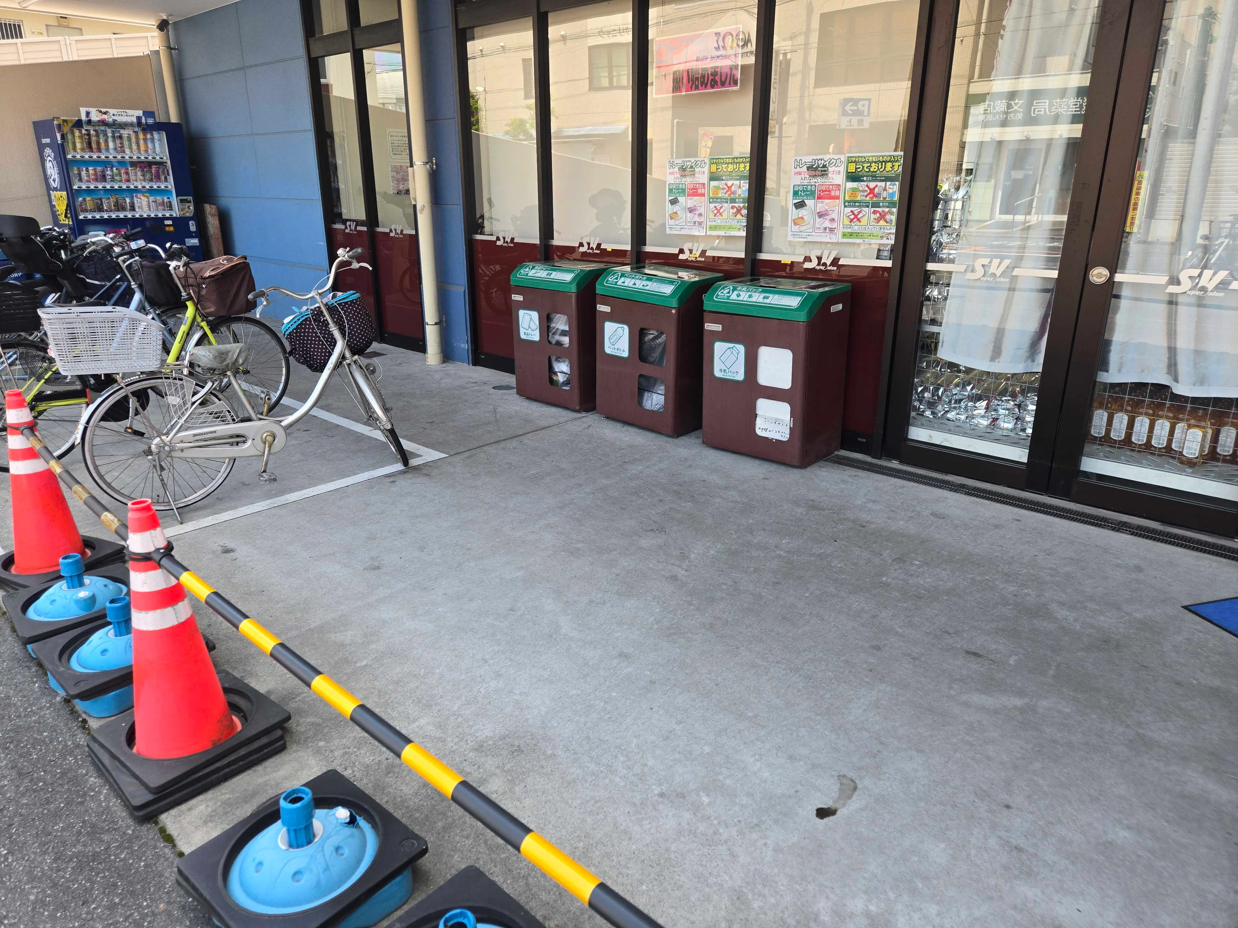 【スーパーバリュー 南浦和店】軒下 各種プロモーション、会員獲得イベントに最適なスーパーマーケットの屋外催事イベントスペース