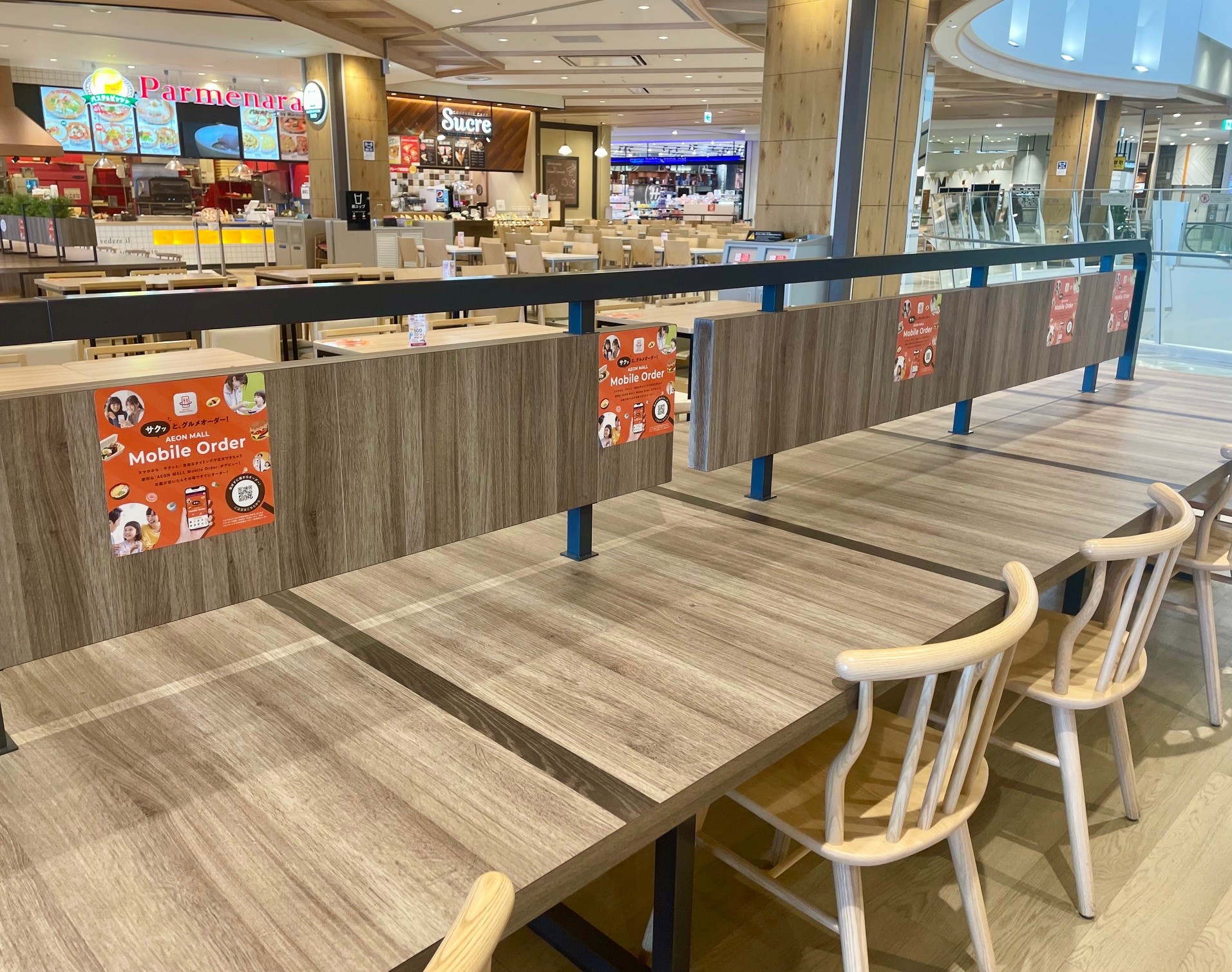 【イオンモール津南】モール内広告 フードコートステッカー