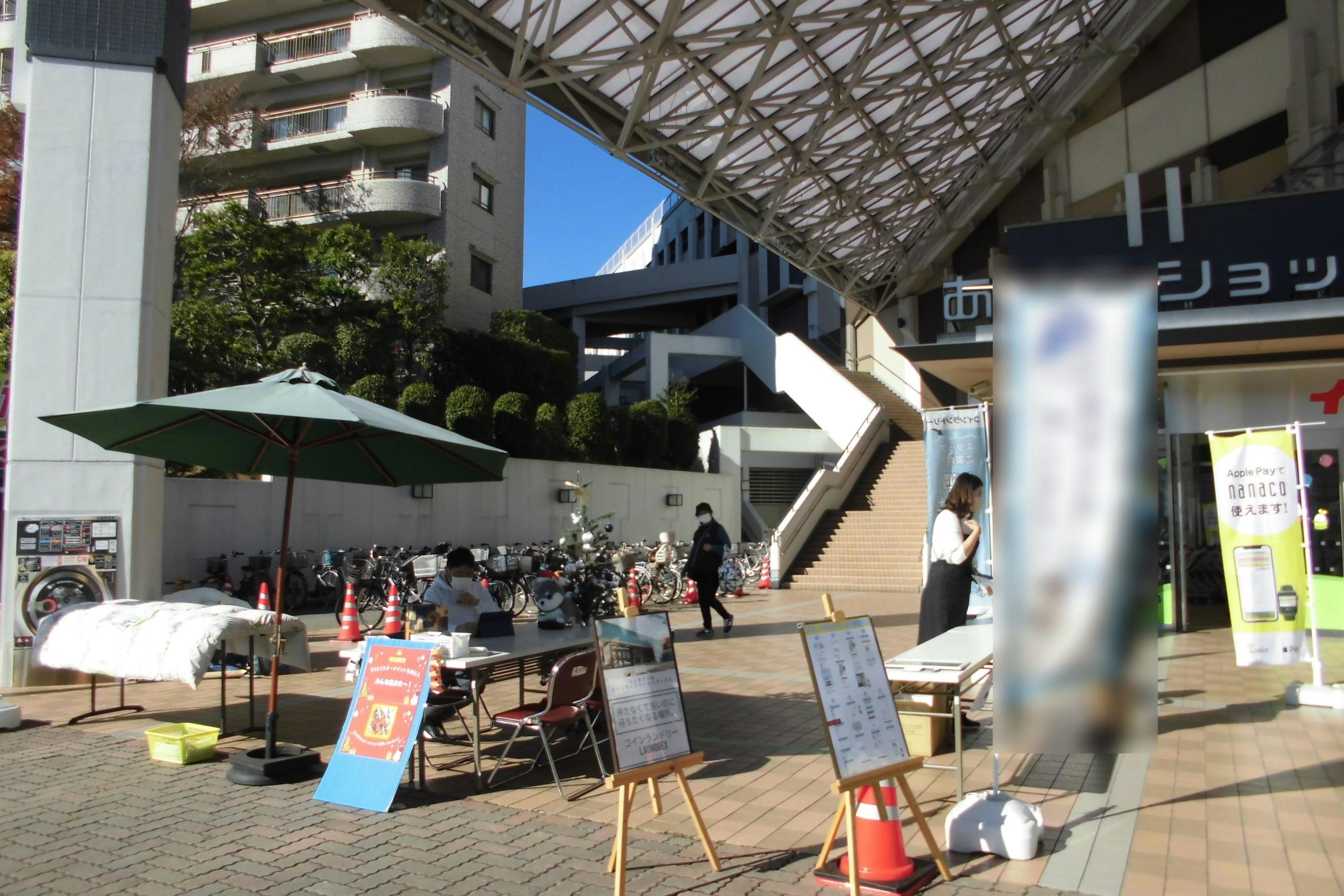 【あびこショッピングプラザ】プロモーションやワークショップ、飲食物販に適した地域密着型の商業施設1F出入り口近くの屋外イベントスペース(宝くじ側)