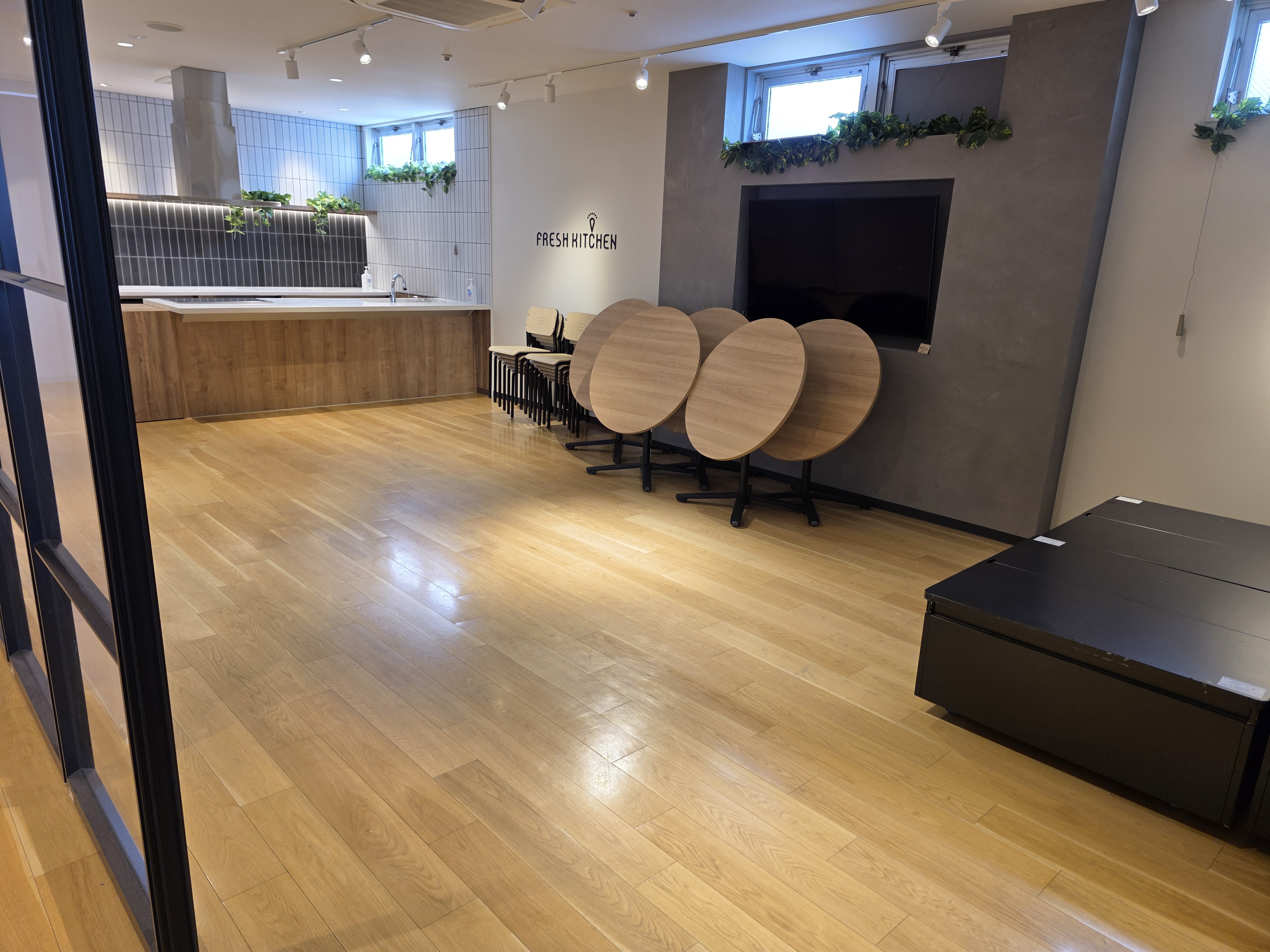 【駿河屋アスモ店】レンタルキッチンまたは小規模の会議・ミーティングに最適な2階イベントスペース