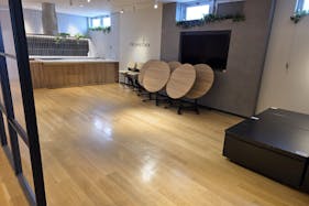 【駿河屋アスモ店】レンタルキッチンまたは小規模の会議・ミーティングに最適な2階イベントスペース