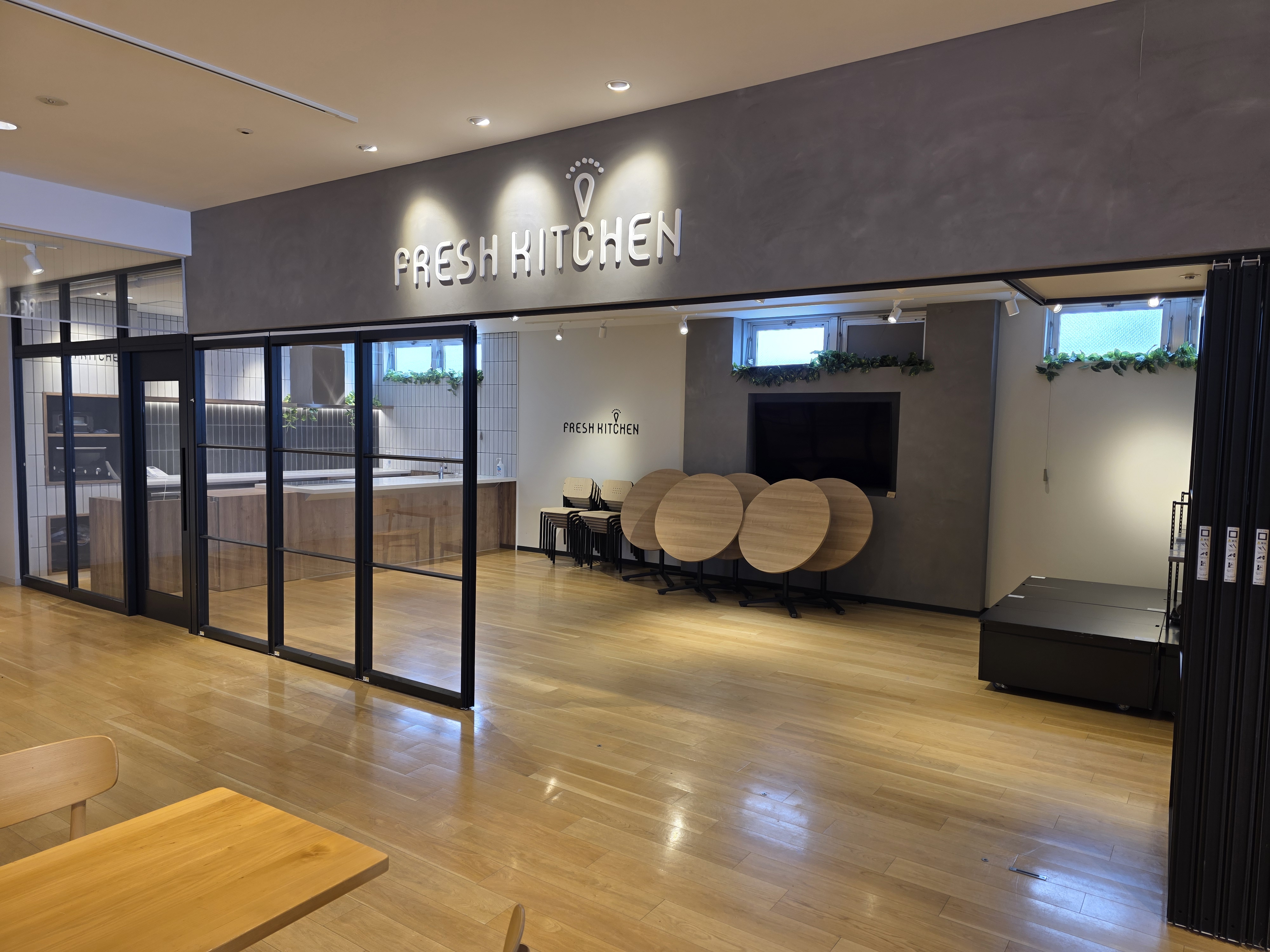 【駿河屋アスモ店】レンタルキッチンまたは小規模の会議・ミーティングに最適な2階イベントスペース