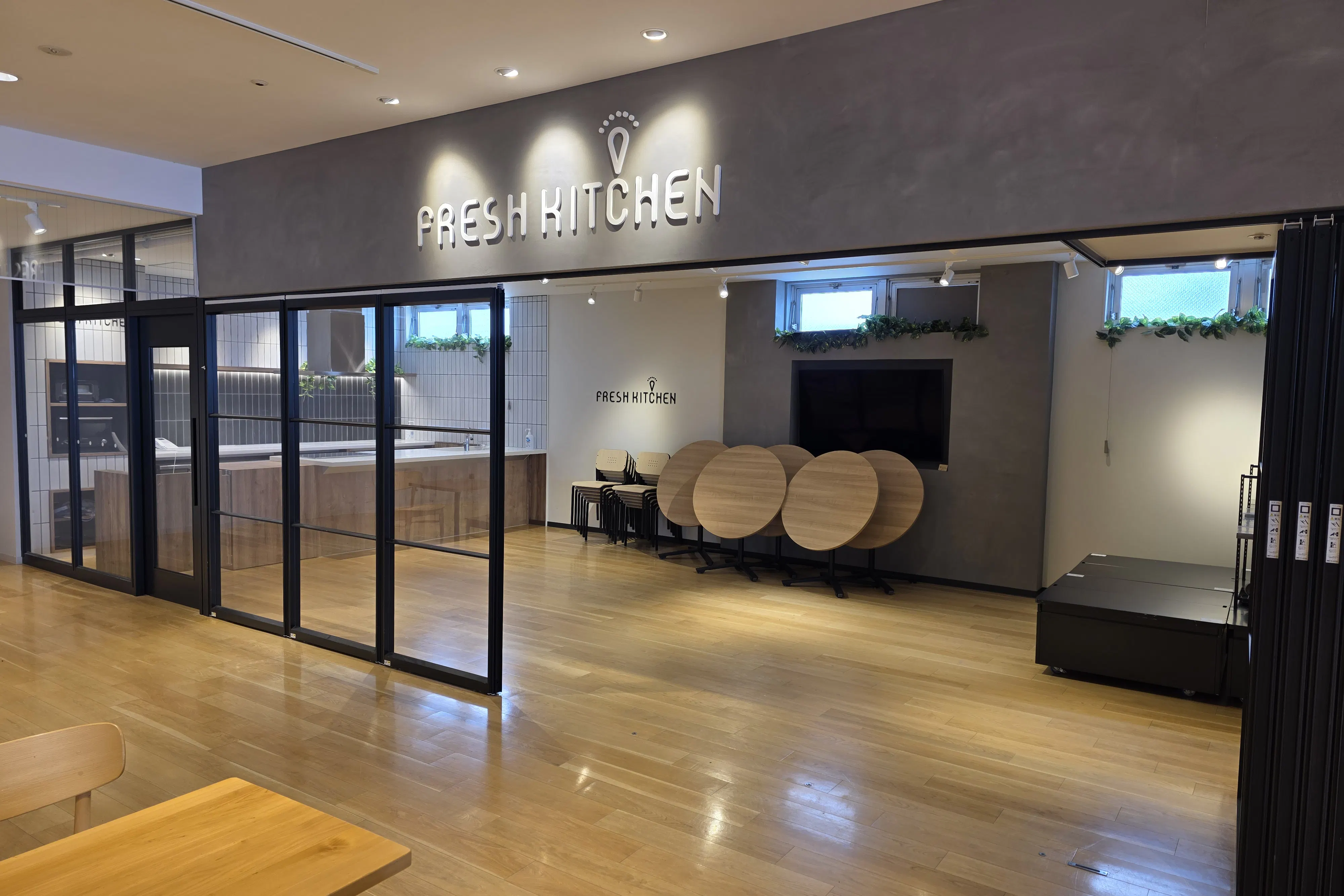 【駿河屋アスモ店】レンタルキッチンまたは小規模の会議・ミーティングに最適な2階イベントスペース