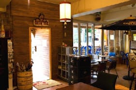 【学芸大学駅5分】物販や撮影に適したビル1棟に3種のロケーションのあるイベントスペース(1Fカフェスペース)