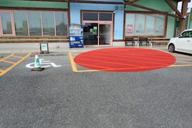 【ダイナム栃木さくら店ゆったり館】キッチンカー出店やプロモーションイベントに最適なアミューズメント施設の駐車場スペース