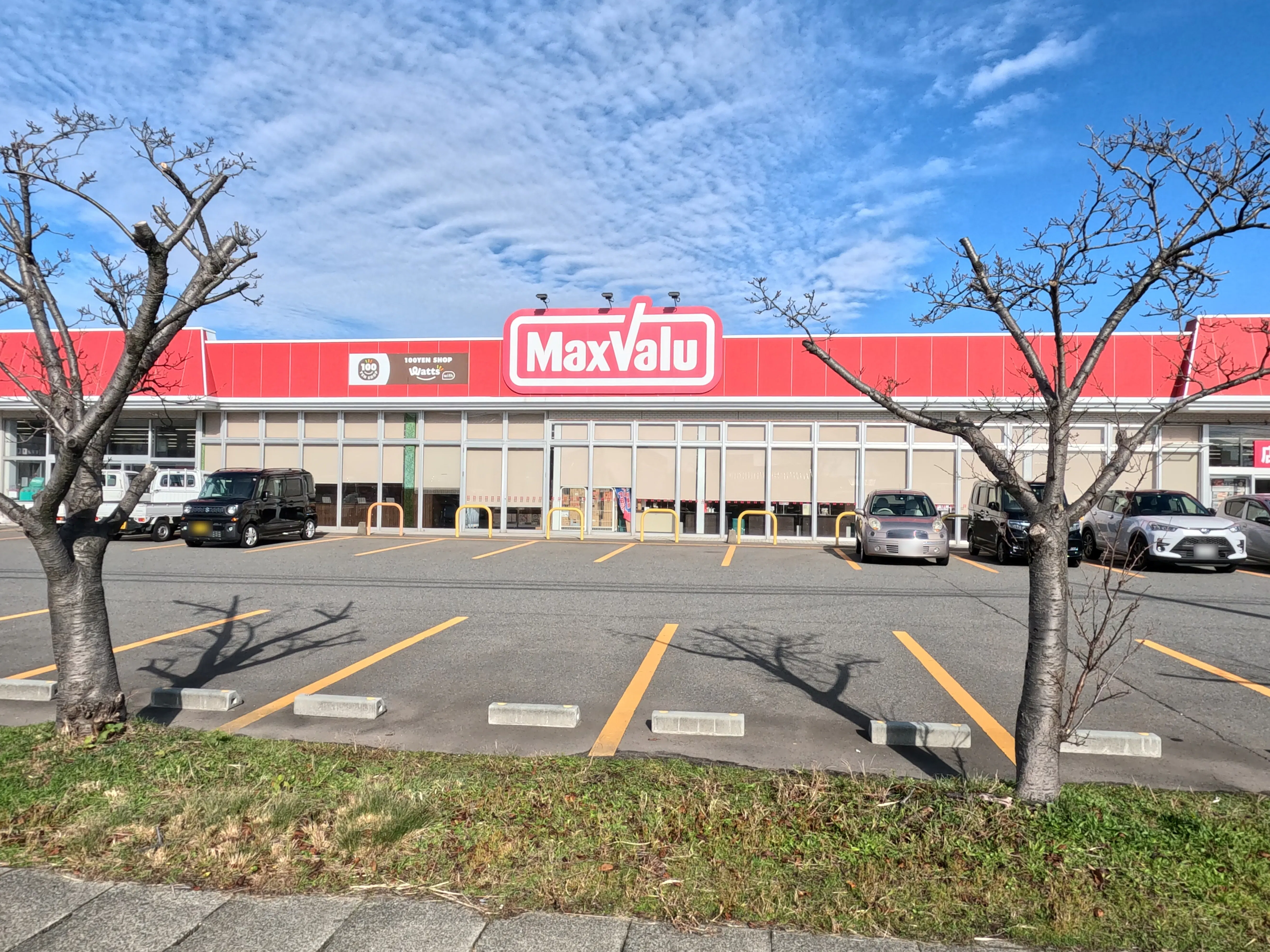【マックスバリュ平田店】各種プロモーションイベントに最適な店舗出入口横にあるイベントスペース