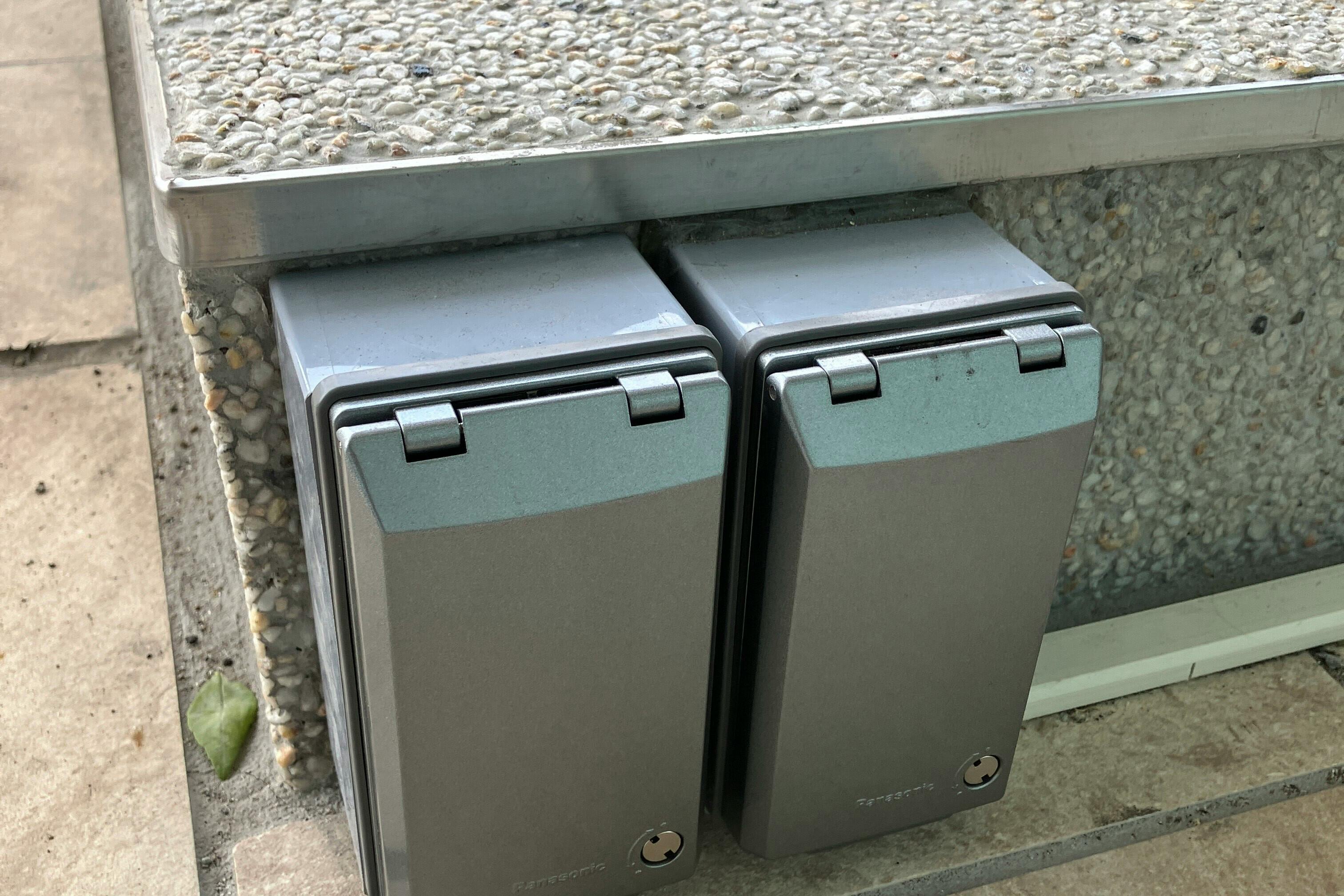 【松竹大船ショッピングセンターA区画】キッチンカー出店やプロモーションに最適!正面口付近のエスカレーター登り口前にある屋根付き屋外イベントスペース