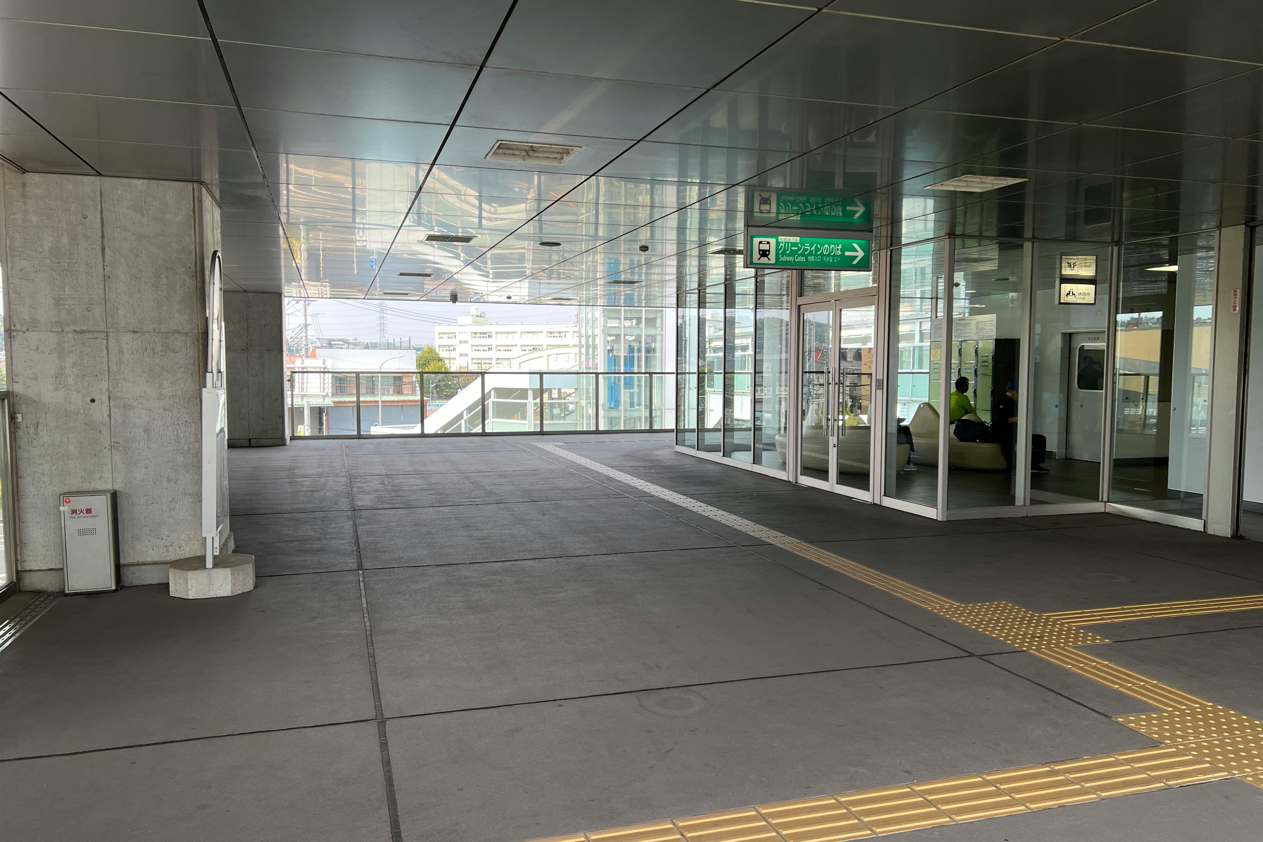 【横浜市営地下鉄グリーンライン川和町駅】各種プロモーションやサンプリングに最適な改札外通路のイベントスペース