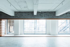 【神楽坂駅4分】撮影やアパレル展示会に最適な自然光採光のレンタルスタジオ(メインスタジオ+屋上)