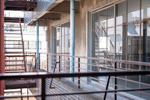 【神楽坂駅4分】撮影やアパレル展示会に最適な自然光採光のレンタルスタジオ(メインスタジオ+屋上)