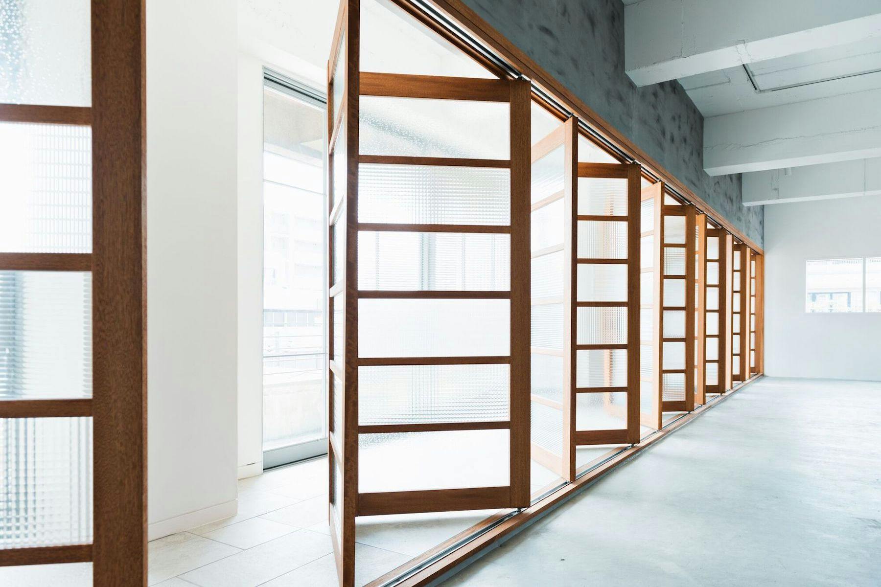 【神楽坂駅4分】撮影やアパレル展示会に最適な自然光採光のレンタルスタジオ(メインスタジオ+屋上)