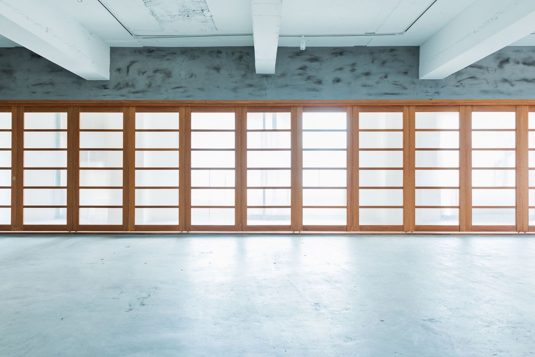 【神楽坂駅4分】撮影やアパレル展示会に最適な自然光採光のレンタルスタジオ（メインスタジオ＋屋上）