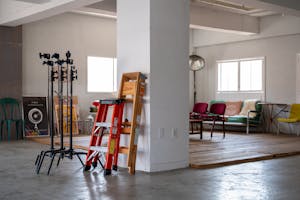 【神楽坂駅4分】撮影やアパレル展示会に最適な自然光採光のレンタルスタジオ(メインスタジオ+屋上)