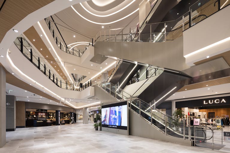 【イオンモール Nagoya Noritake Garden】1F センターコートの画像1