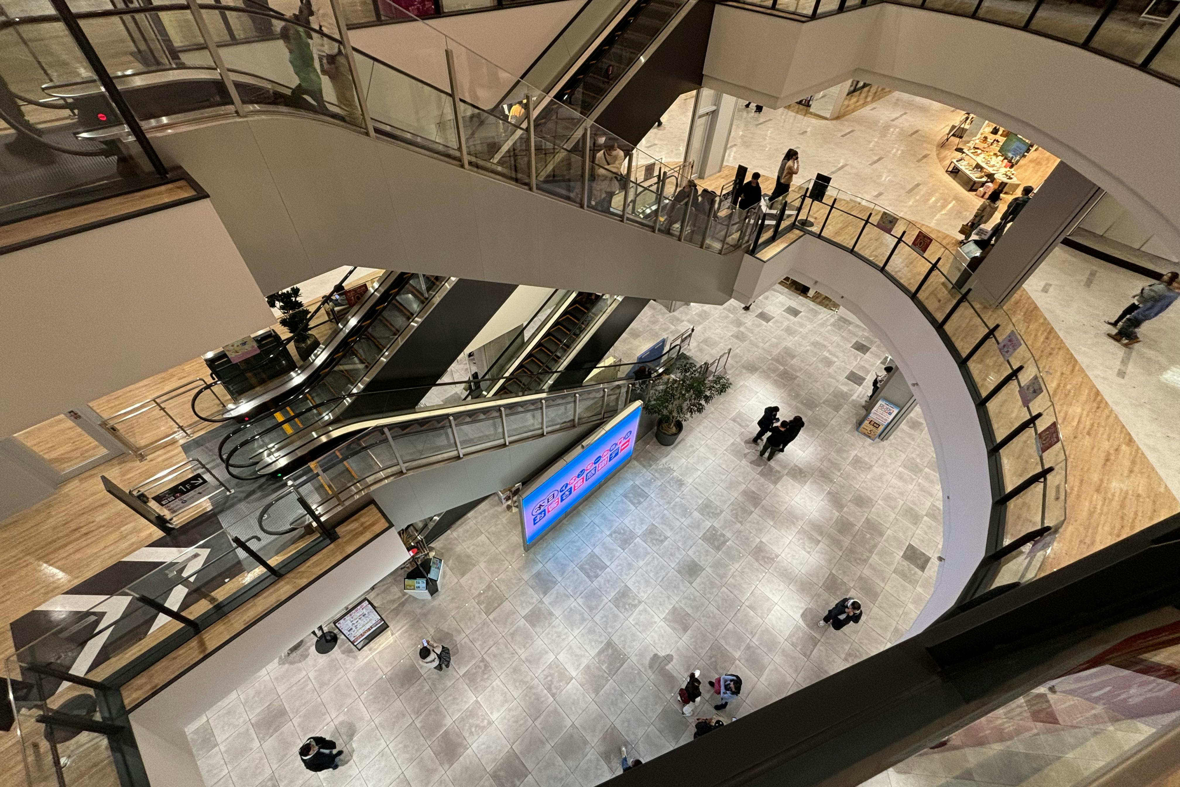 【イオンモール Nagoya Noritake Garden】1F センターコート