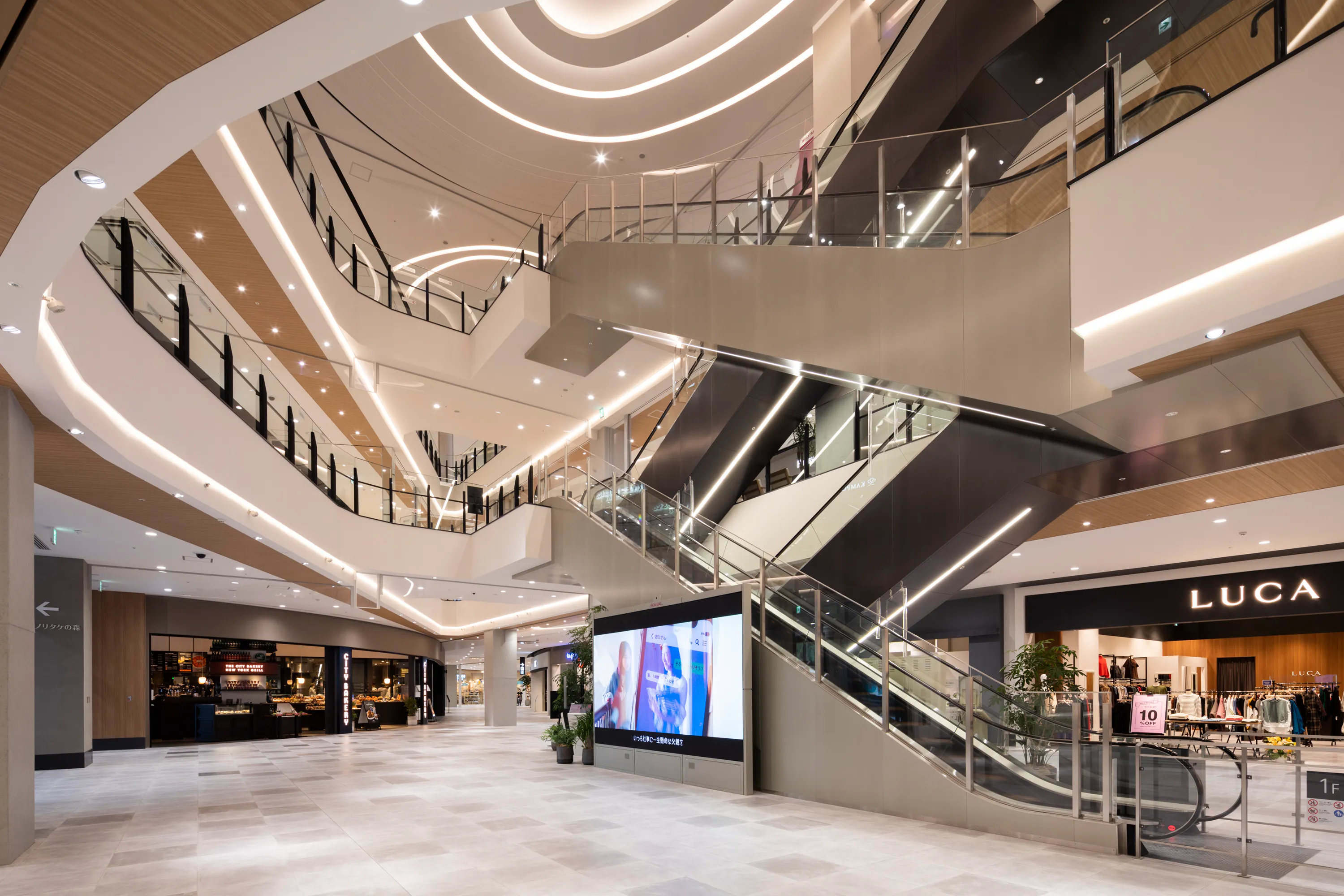 【イオンモール Nagoya Noritake Garden】1F センターコート