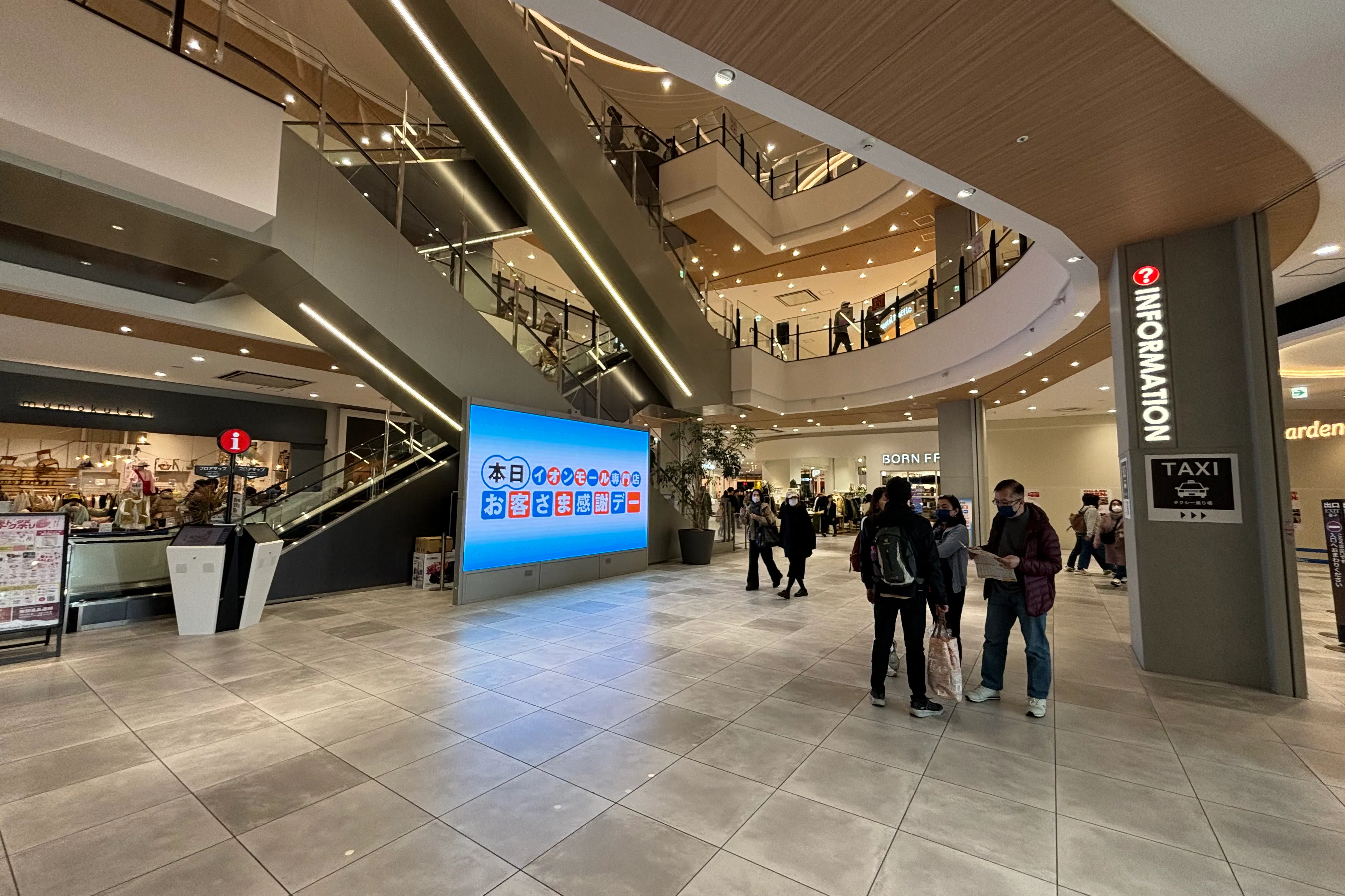 【イオンモール Nagoya Noritake Garden】1F センターコート