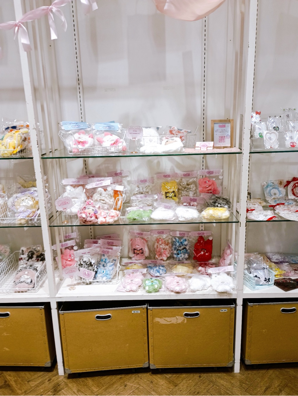 【新宿マルイアネックス】1階 カレンダリウムD08【食物販・物販】エスカレーター正面、什器やストック完備のスペース