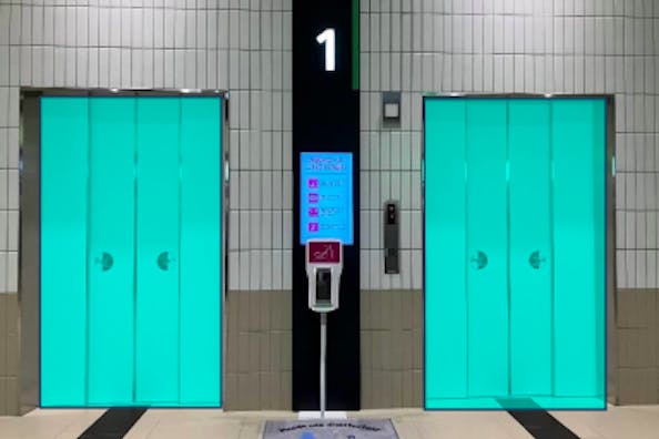 【イオンモール白山】モール内広告 エレベーター