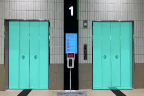 【イオンモール白山】モール内広告 エレベーター