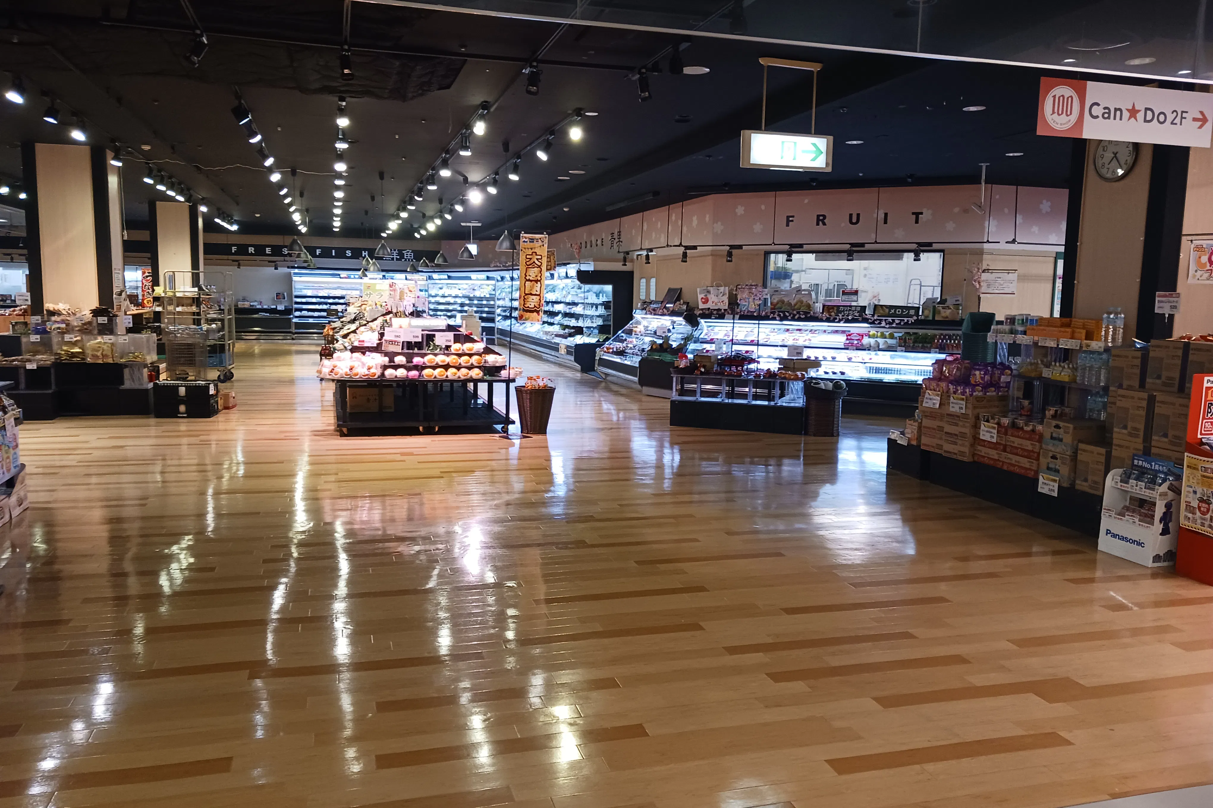 【レガネット太宰府】正面レジ横 販促プロモーションや物販に最適なスーパー店内催事イベントスペース
