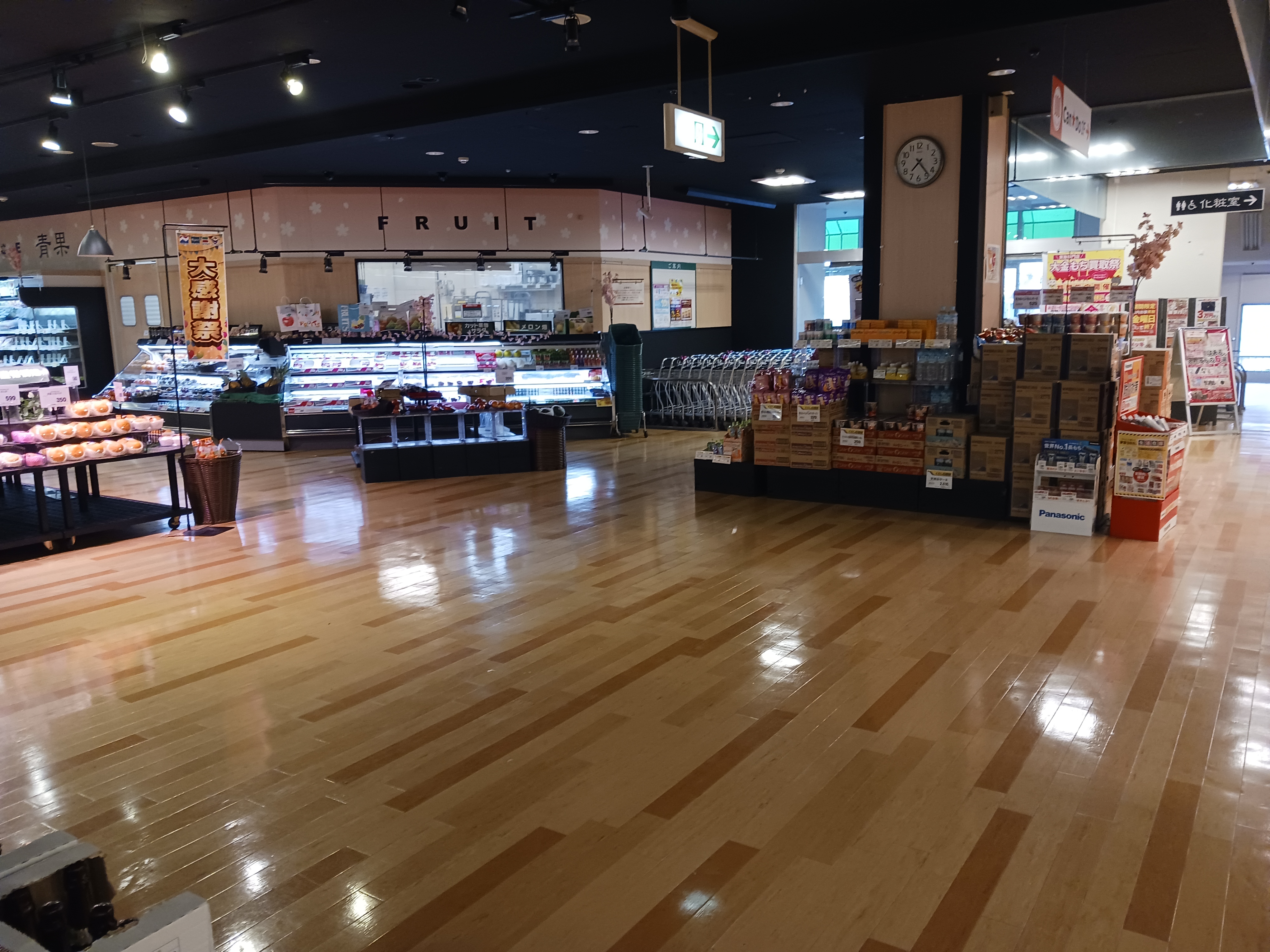 【レガネット太宰府】正面レジ横 販促プロモーションや物販に最適なスーパー店内催事イベントスペース