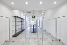 【大阪天満宮駅3分】ポップアップストアや展示会に最適な視認性抜群路面に面した什器が充実しているレンタルスペース