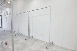 【大阪天満宮駅3分】ポップアップストアや展示会に最適な視認性抜群路面に面した什器が充実しているレンタルスペース