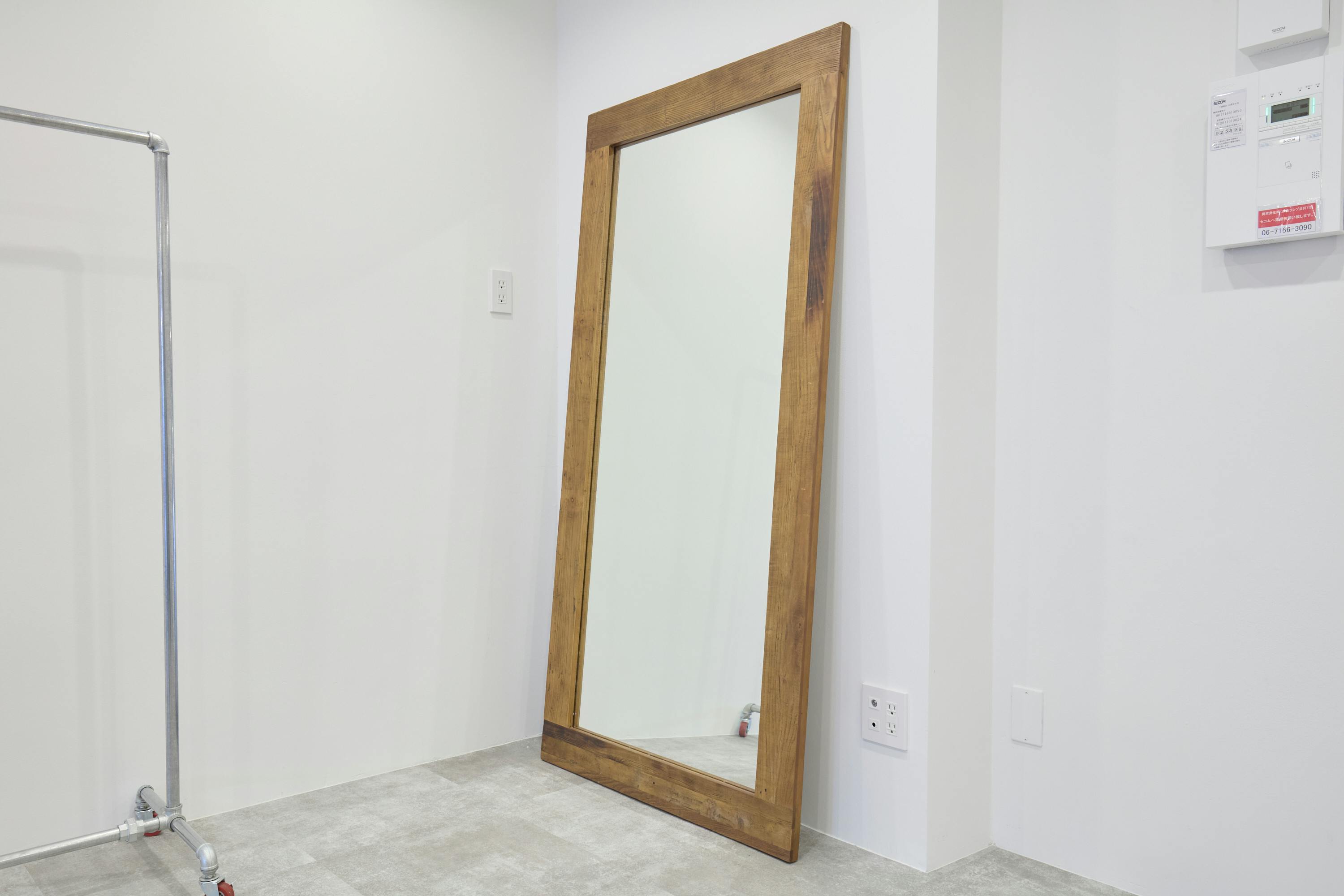 【大阪天満宮駅3分】ポップアップストアや展示会に最適な視認性抜群路面に面した什器が充実しているレンタルスペース