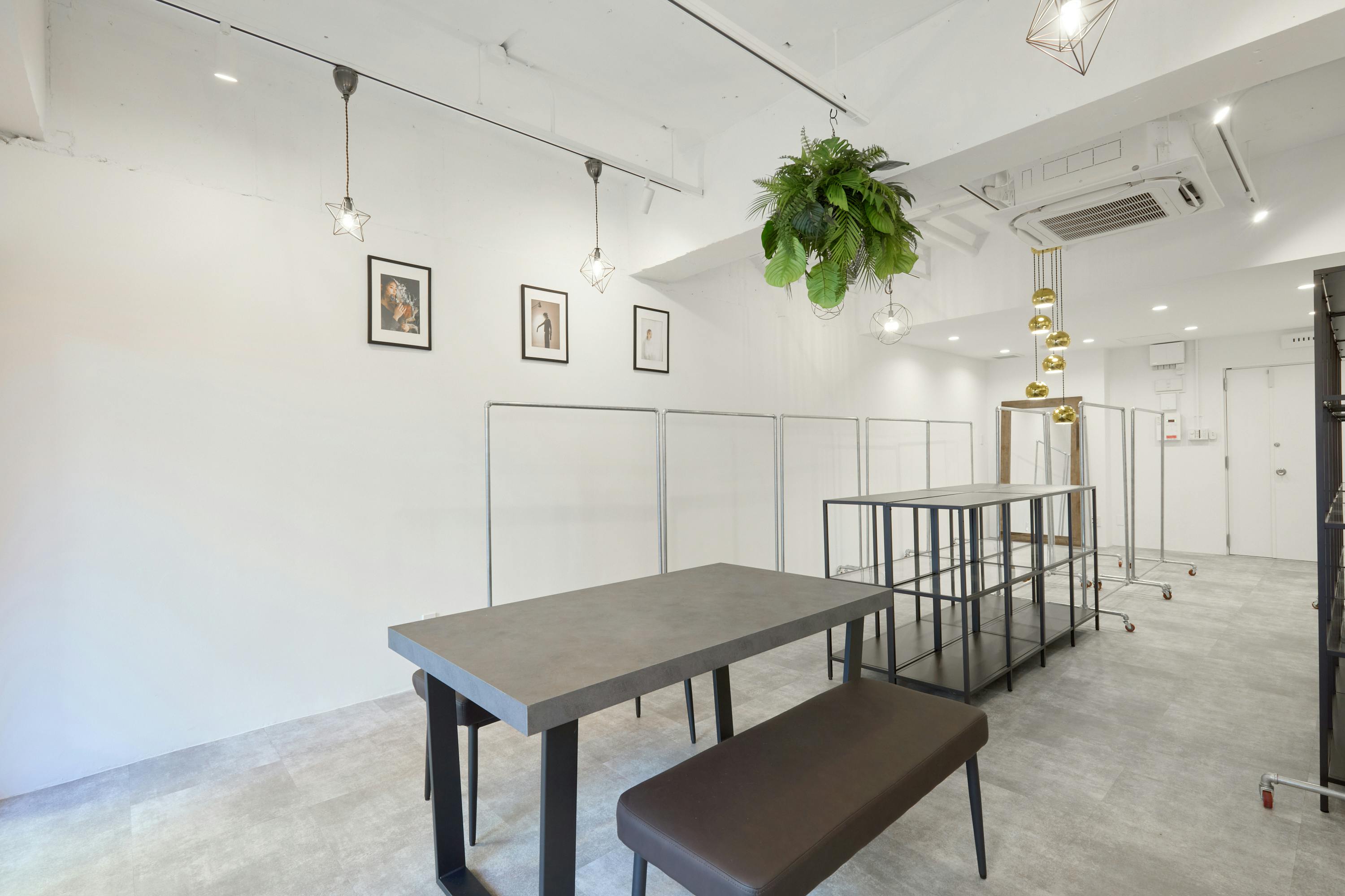 【大阪天満宮駅3分】ポップアップストアや展示会に最適な視認性抜群路面に面した什器が充実しているレンタルスペース