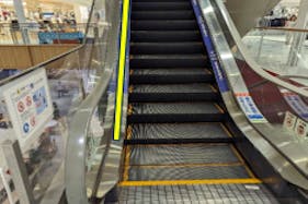 【イオンモール堺北花田】モール内広告 エスカレーター