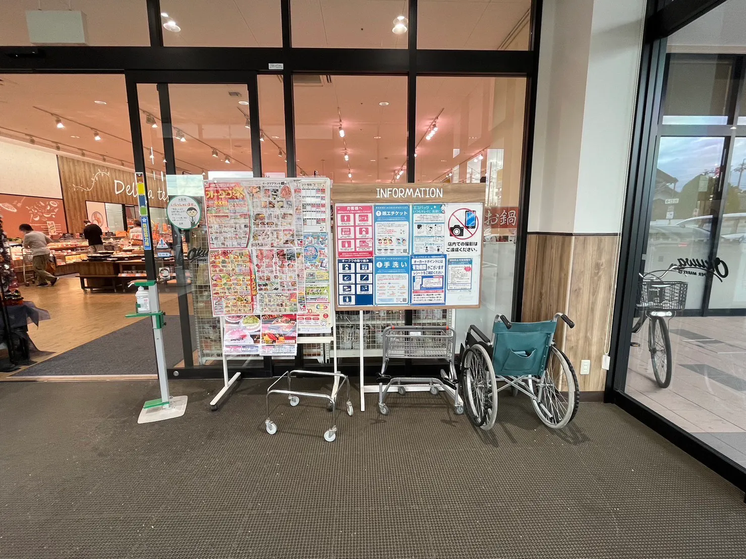 【オークワ名張西原】風除室スペース