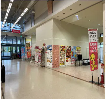 【イオンスーパーセンター五城目】食品レジ前催事スペースB 販促プロモーションや物販に最適なスーパー店内催事イベントスペース
