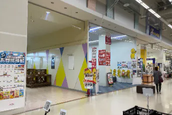 【イオンスーパーセンター五城目】食品レジ前催事スペースB 販促プロモーションや物販に最適なスーパー店内催事イベントスペース