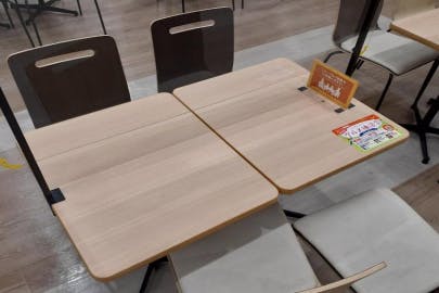 【イオンモール八幡東】モール内広告 フードコートステッカー