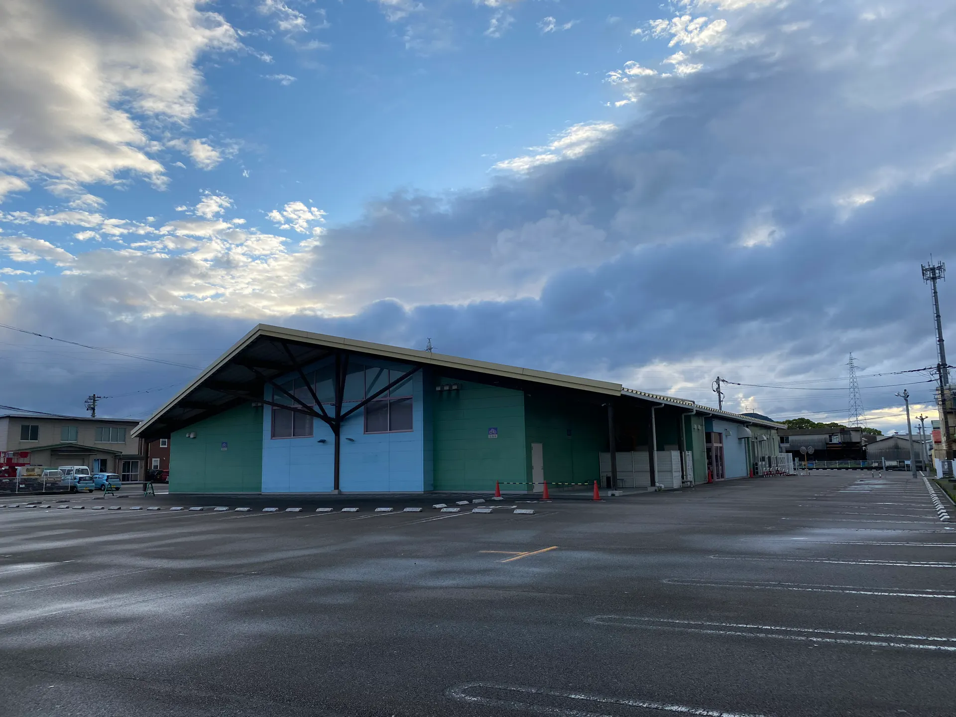 【ダイナム宮崎延岡店ゆったり館】キッチンカー出店やプロモーションに最適なアミューズメント施設のイベントスペース②