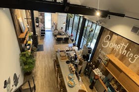 【渋谷駅8分】アパレルのポップアップストア、展示会に適した代官山、桜丘、鉢山に囲まれた高級住宅が立ち並ぶエリアに位置するカフェ内イベントスペース(部分貸し)