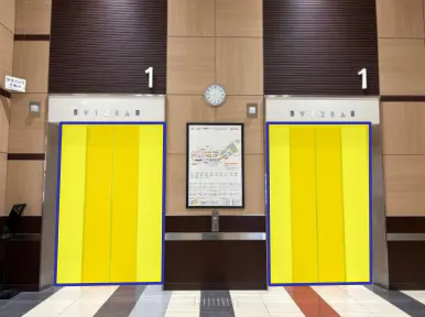 【イオンモールかほく*】エレベーター広告