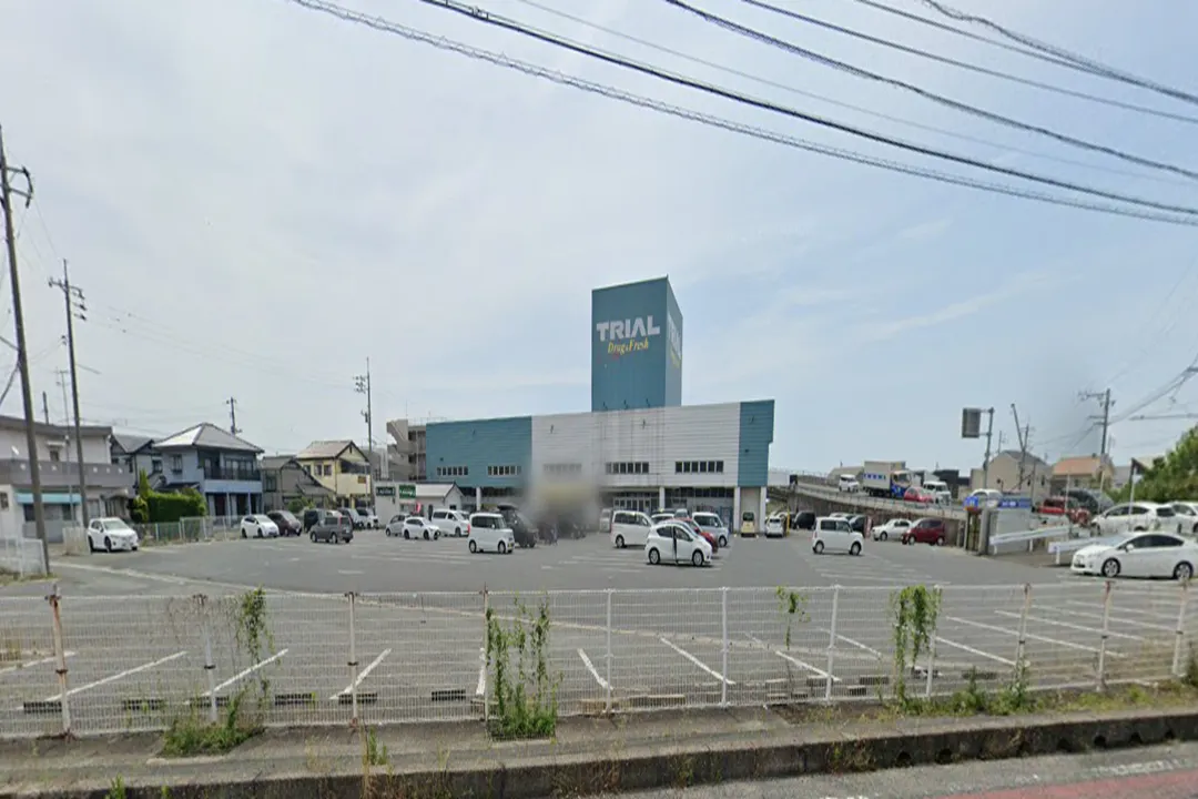 【ドラッグ&フレッシュトライアル小月店】【小スペース】駐車場スペースA_店舗看板下 ※電源なし